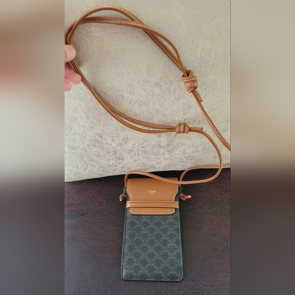 CELINE PHONE POUCH WITH FLAP IN TRIOMPHE CANVAS AND TAN LAMBSKIN - Picture 6 of 12